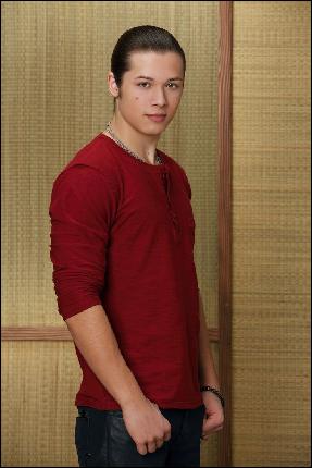 future-husband-leo-howard (736x1104, 91 kБ...)